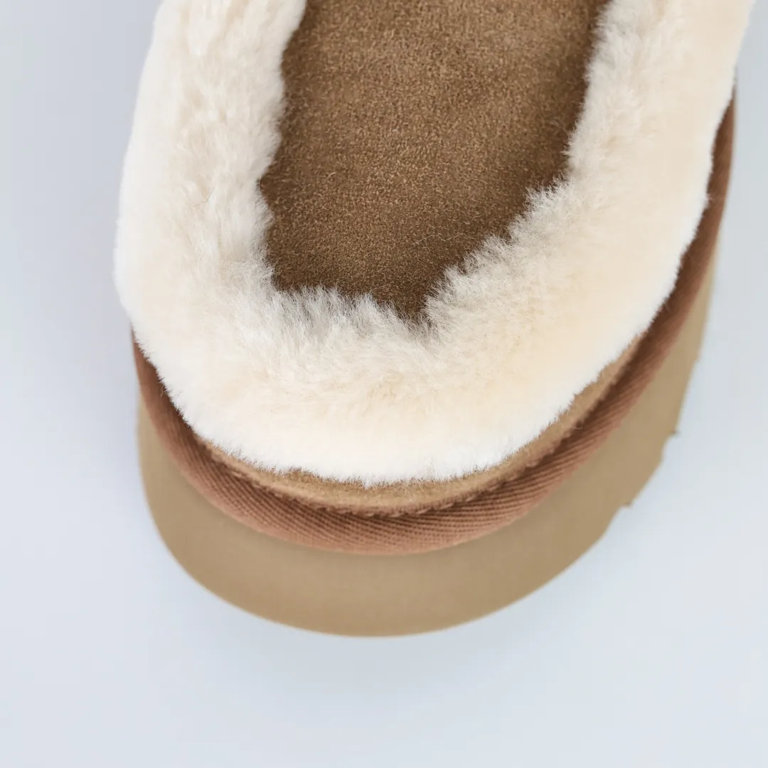 Pick up locally 💰700 Core recommended good price Independently developed original outsole, cashmere insole, keeping warm in winter, suitable for home use. In recent years, uug has launched a style series, which is partially skewed towards the preferences of young consumers, and has also been at the forefront of fashion trends. Shoe body material, water-repellent coated suede upper, 17mm UGGPURE™ implanted wool insole, lightweight non-slip and comfortable rubber outsole, with brand LOGO, complete packaging, size: 35 36 37 38 39 40